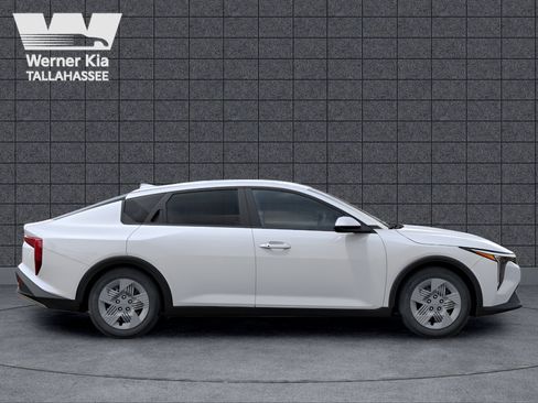 New 2025 Kia K4 LX image 7