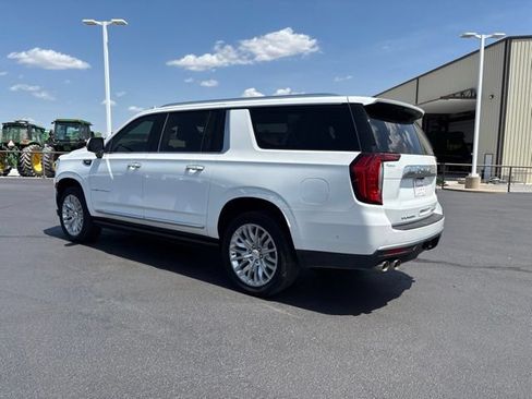 Used 2023 GMC Yukon XL Denali w/ Advanced Technology Package AWD/4WD image 7