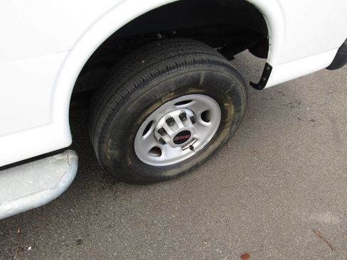 Used 2023 GMC Savana 2500 w/ Driver Convenience Package image 28