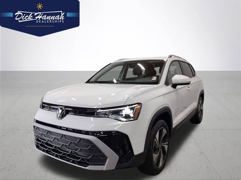 New 2025 Volkswagen Taos SE image 1