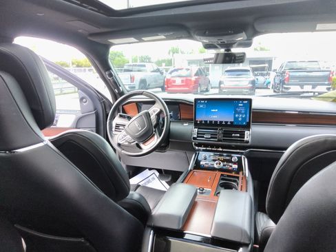 Used 2022 Lincoln Navigator L Reserve AWD/4WD image 25