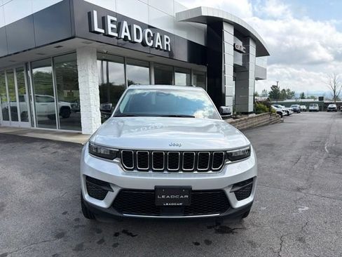 Used 2023 Jeep Grand Cherokee Laredo w/ Luxury Tech Group I AWD/4WD image 8