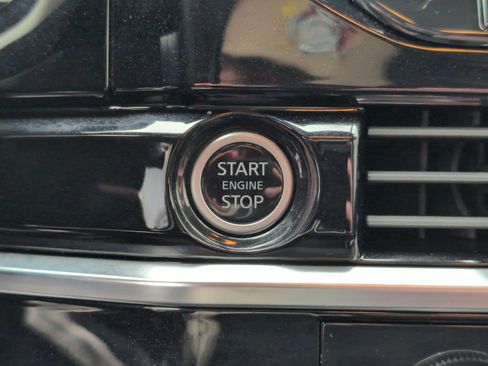 Used 2023 Nissan Pathfinder Platinum image 19