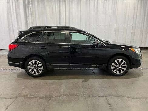 Used 2017 Subaru Outback 2.5i Limited AWD/4WD image 3