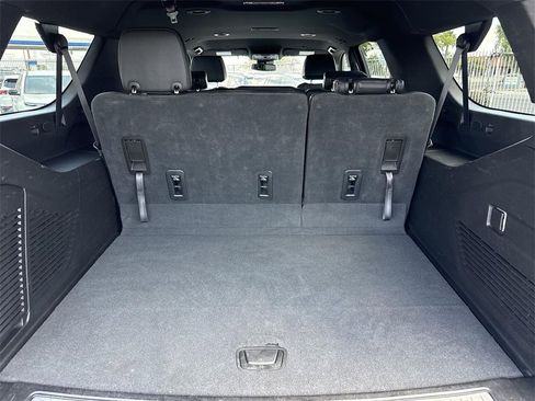 Used 2023 Chevrolet Suburban Z71 image 24