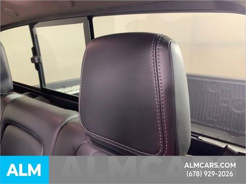 Used 2023 Nissan Frontier SV w/ SV Premium Package image 33