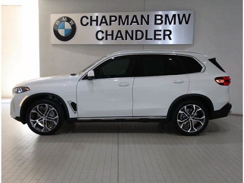 Used 2026 BMW X5 xDrive40i w/ Premium Package AWD/4WD image 3