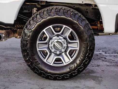 Used 2024 Ford F250 Lariat image 11