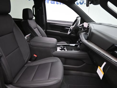 New 2026 Chevrolet Suburban Z71 image 7