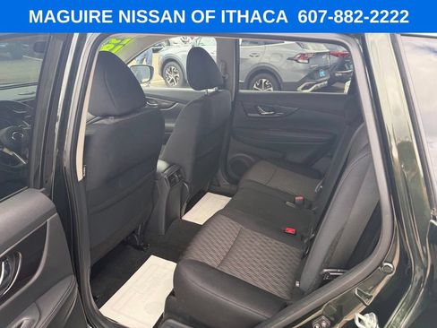 Used 2018 Nissan Rogue SV AWD/4WD image 8