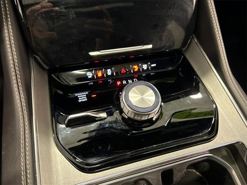 Used 2024 Jeep Wagoneer Series II image 25