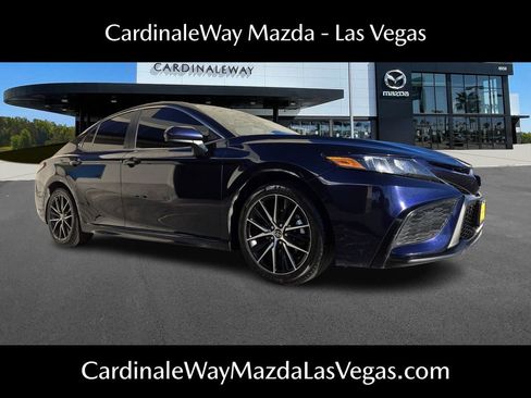 Used 2021 Toyota Camry SE image 1