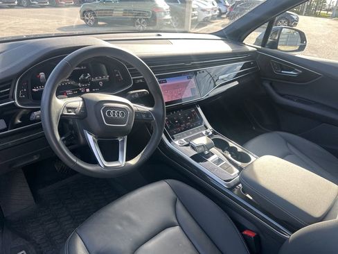 Used 2025 Audi Q7 2.0T Premium w/ Convenience Plus Package image 2