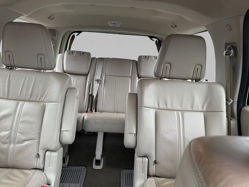 Used 2017 Lincoln Navigator Select image 13