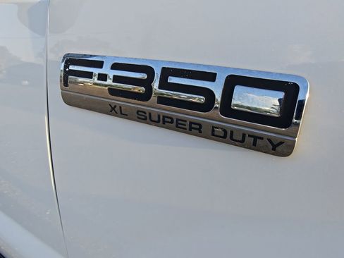 Used 2005 Ford F350 XL image 19