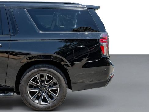 Used 2021 Chevrolet Suburban Z71 w/ Z71 Off-Road Package AWD/4WD image 11