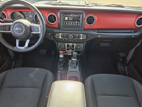 Used 2018 Jeep Wrangler Unlimited Rubicon w/ Cold Weather Group image 12