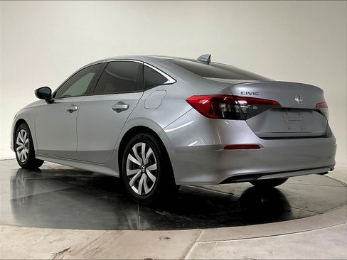 Used 2022 Honda Civic LX image 3