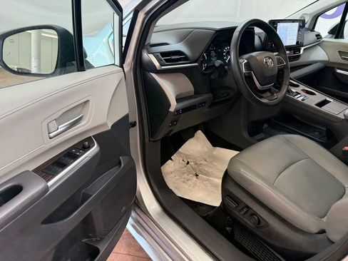 Used 2024 Toyota Sienna XLE image 13
