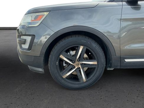Used 2017 Ford Explorer XLT w/ Equipment Group 202A FWD image 13