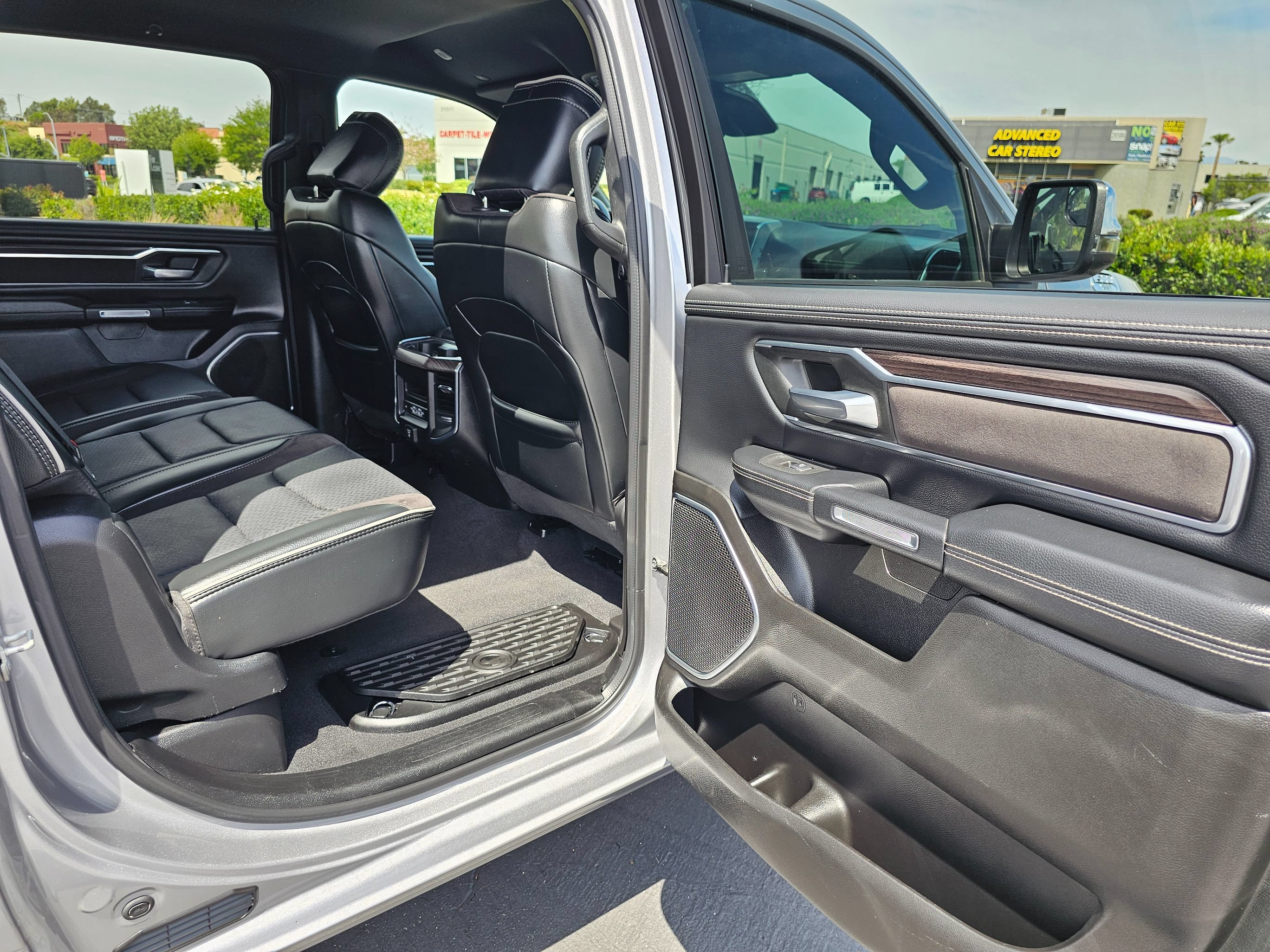 Used 2025 RAM 1500 Laramie AWD/4WD image 28