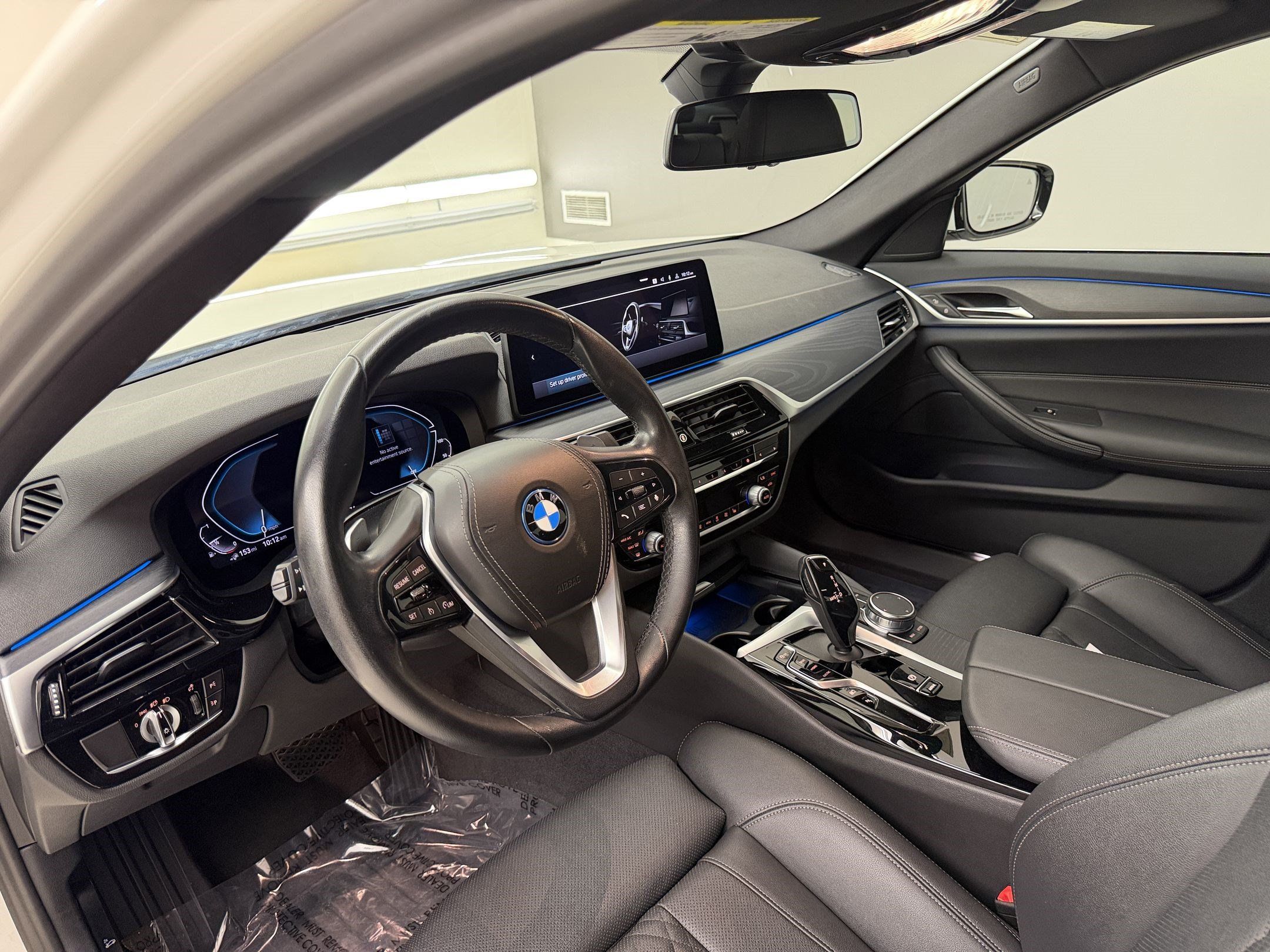 Certified 2023 BMW 530e w/ Convenience Package RWD image 4