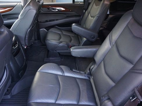 Used 2017 Cadillac Escalade Premium Luxury image 21