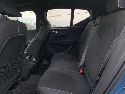 Used 2025 Volvo XC40 B5 Plus image 32