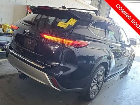 Used 2020 Toyota Highlander Platinum AWD/4WD image 2