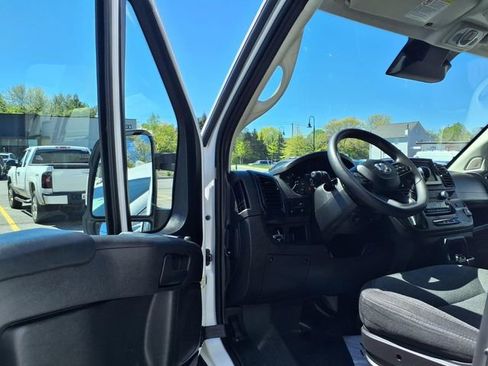 Used 2024 RAM ProMaster 2500 w/ Convenience Group FWD image 15