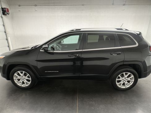 Used 2015 Jeep Cherokee Latitude w/ Cold Weather Group AWD/4WD image 5