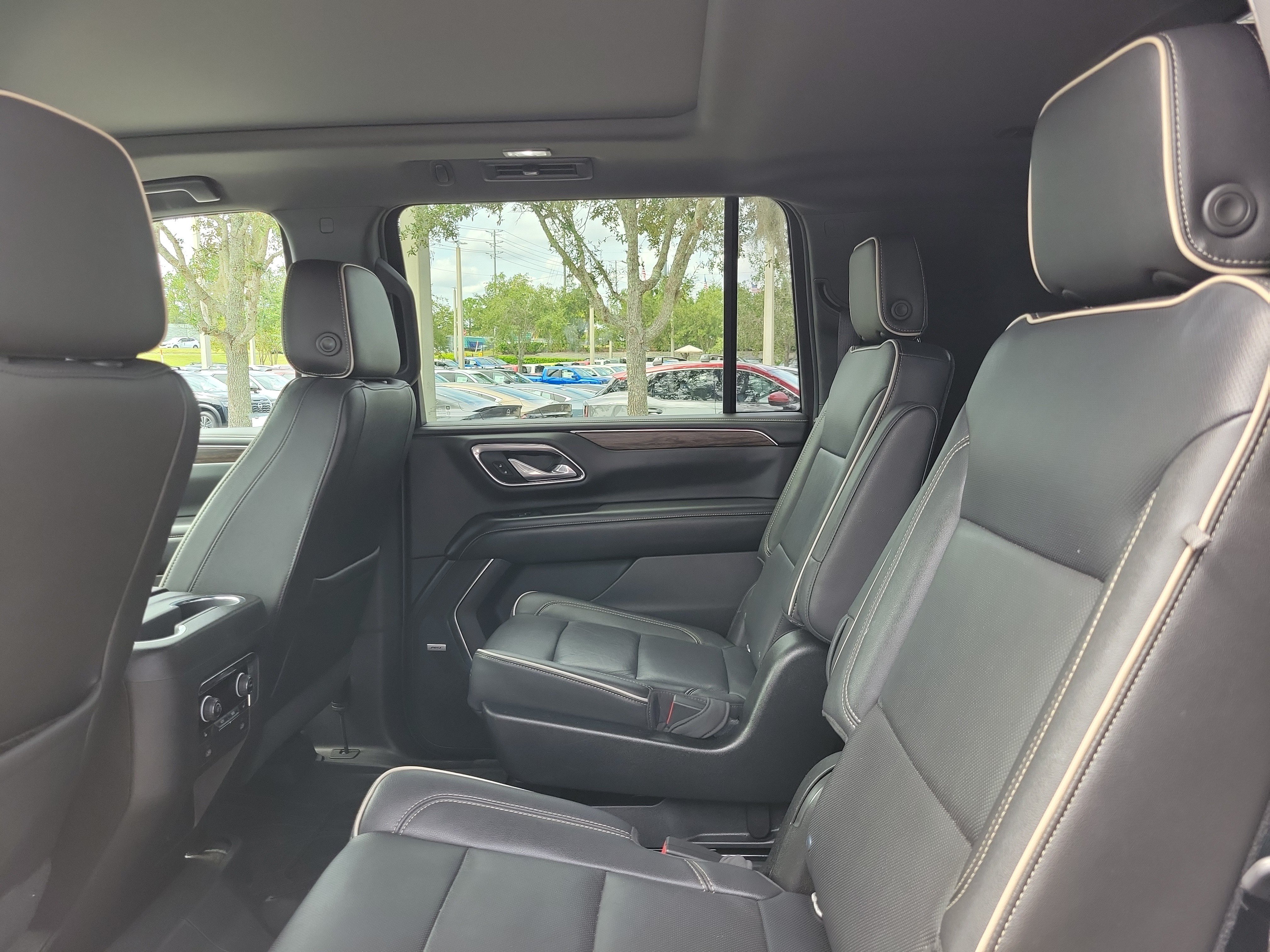 Used 2021 Chevrolet Suburban Premier w/ Premium Package AWD/4WD image 22