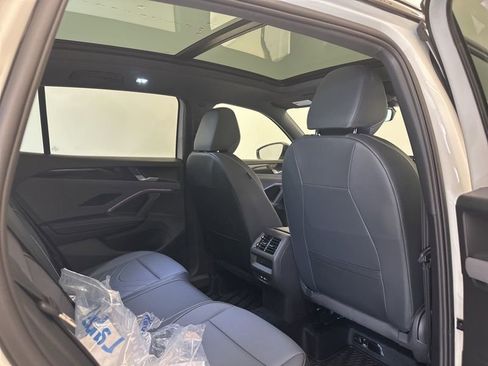 New 2026 Volkswagen Tiguan SE R-Line AWD/4WD image 24