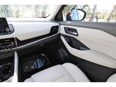 Used 2023 Nissan Rogue SL image 10