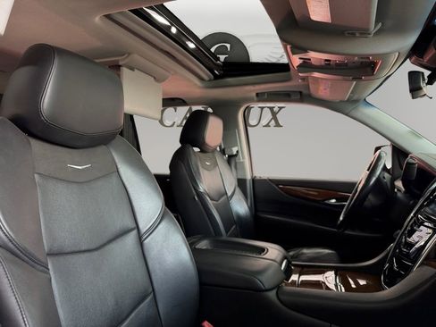 Used 2018 Cadillac Escalade Premium Luxury RWD image 15