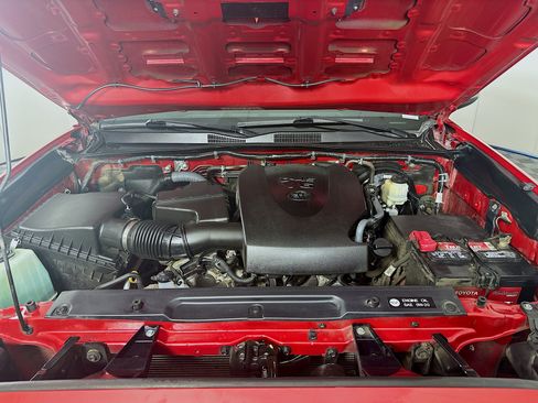 Used 2017 Toyota Tacoma TRD Sport w/ Tow Package RWD image 31