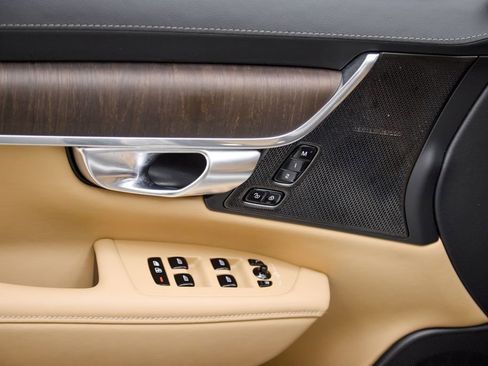 Certified 2025 Volvo V90 B6 Cross Country Ultra AWD/4WD image 11