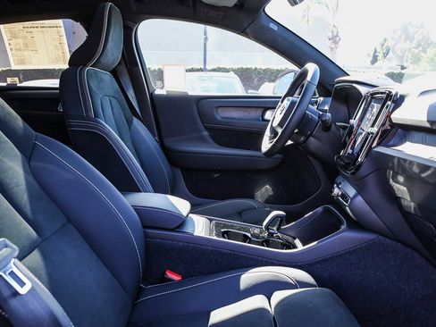 Used 2023 Volvo C40 P8 Recharge Ultimate image 17