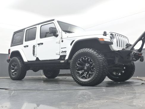 Used 2018 Jeep Wrangler Unlimited Sahara w/ Dual Top Group AWD/4WD image 24