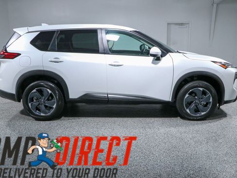 Used 2025 Nissan Rogue SV FWD image 6