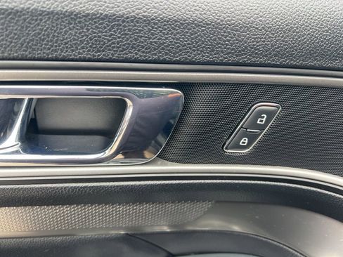 Used 2018 Ford Explorer XLT image 50