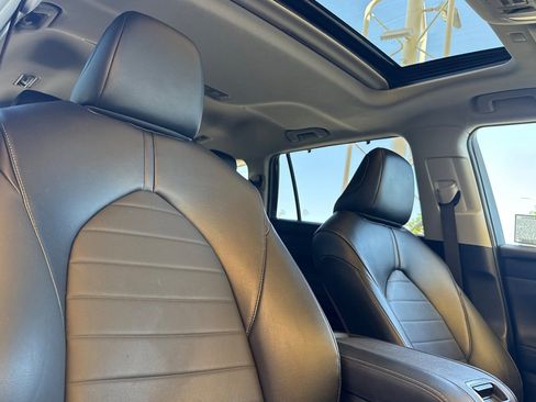 Used 2022 Toyota Highlander XLE FWD image 21