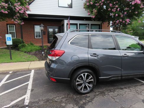 Used 2022 Subaru Forester Limited AWD/4WD image 8
