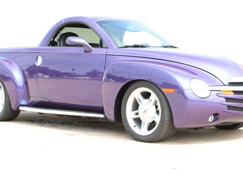 Used 2004 Chevrolet SSR w/ Preferred Equipment Group RWD image 16