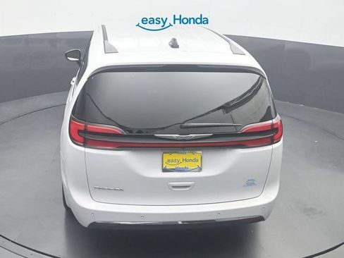 Used 2025 Chrysler Pacifica Select FWD image 24