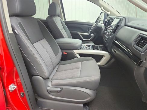 Used 2024 Nissan Titan SV w/ SV Convenience Package image 33