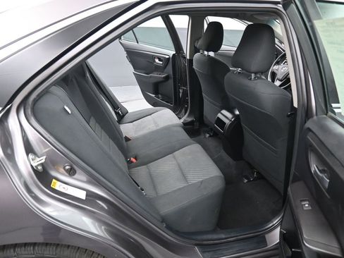 Used 2016 Toyota Camry LE image 29