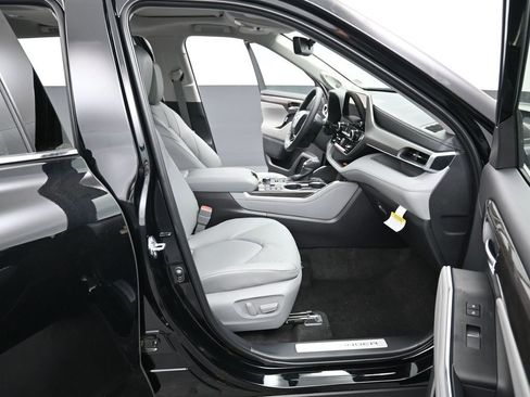 New 2026 Toyota Highlander Limited image 14