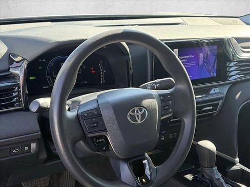 Used 2025 Toyota Camry LE image 12