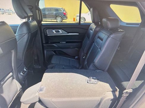 Used 2025 Ford Explorer ST-Line w/ ST-Line Street Pack AWD/4WD image 10